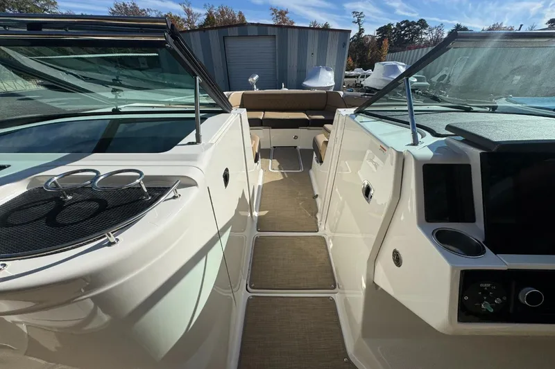 Slide: The Image of Sea Ray SLX 350 2019 - 37