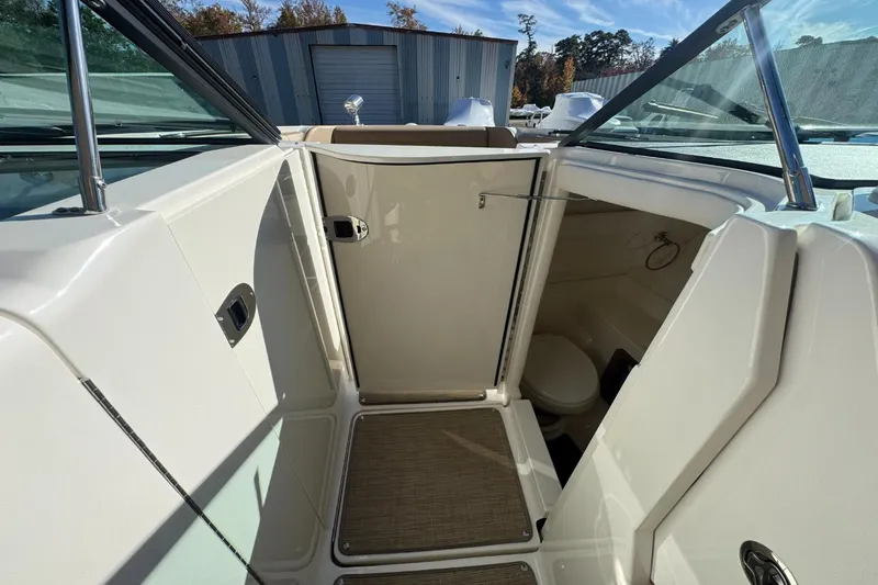 Slide: The Image of Sea Ray SLX 350 2019 - 38