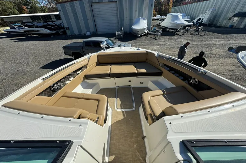 Slide: The Image of Sea Ray SLX 350 2019 - 40