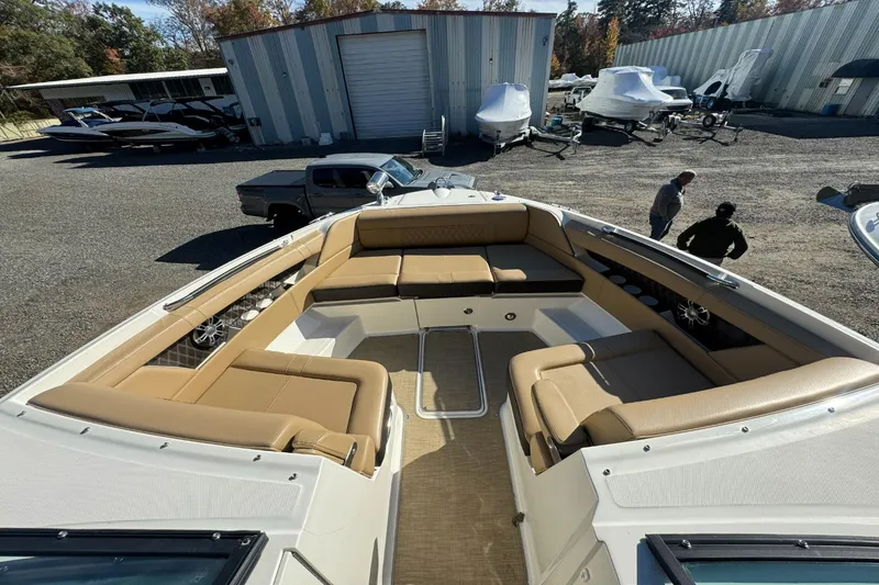 Slide: The Image of Sea Ray SLX 350 2019 - 41