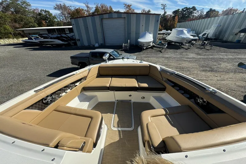 Slide: The Image of Sea Ray SLX 350 2019 - 42