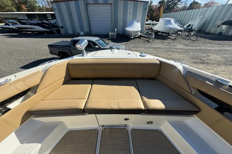 Slide: The Image of Sea Ray SLX 350 2019 - 43