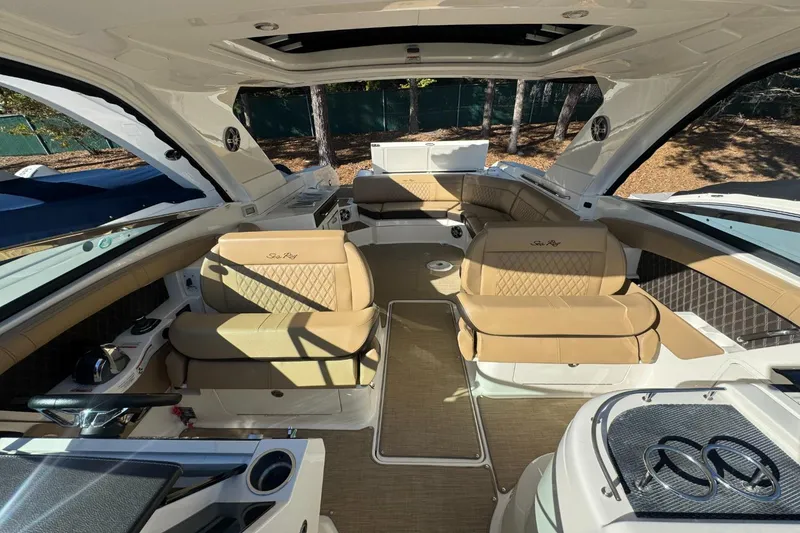 Slide: The Image of Sea Ray SLX 350 2019 - 47