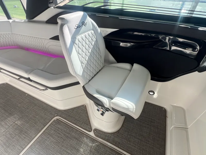 Slide: The Image of Sea Ray 280 SLX OB 2024 - 11