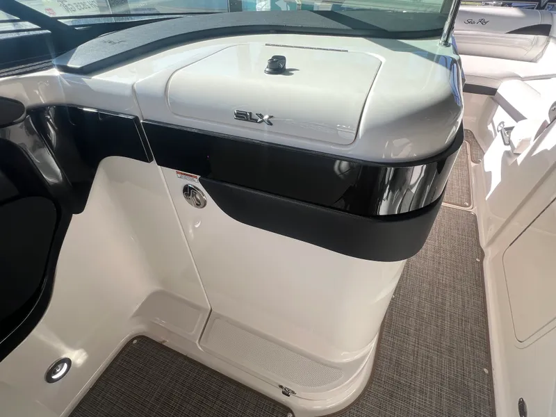 Slide: The Image of Sea Ray 280 SLX OB 2024 - 21