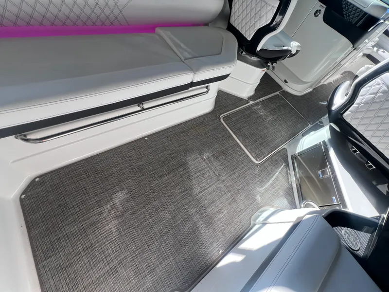 Slide: The Image of Sea Ray 280 SLX OB 2024 - 24