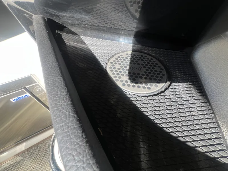 Slide: The Image of Sea Ray 280 SLX OB 2024 - 29