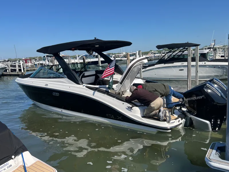 Slide: The Image of Sea Ray 280 SLX OB 2024 - 3