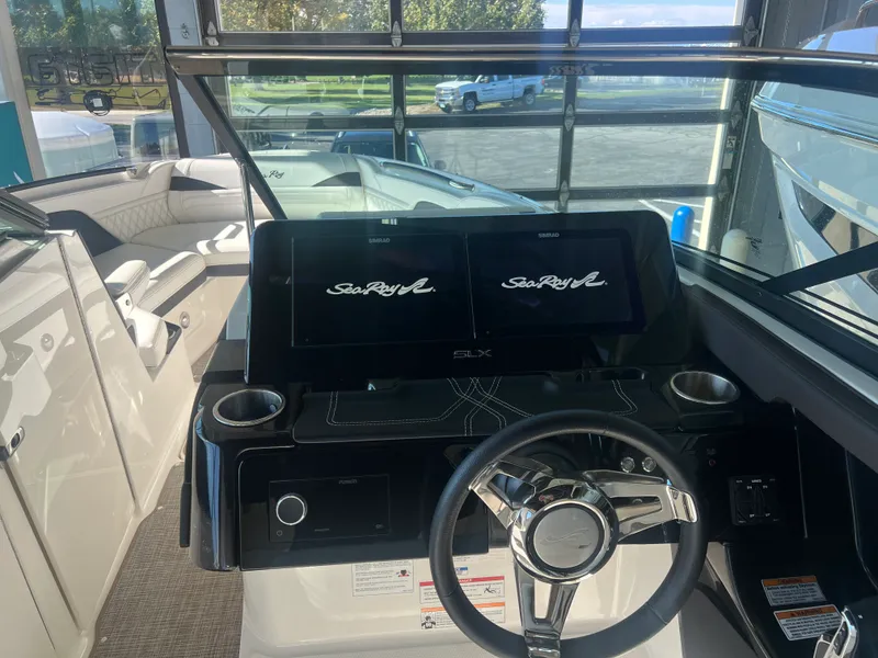 Slide: The Image of Sea Ray 280 SLX OB 2024 - 18