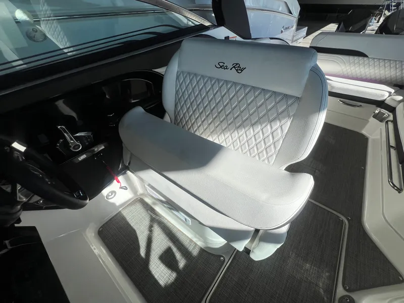 Slide: The Image of Sea Ray 280 SLX OB 2024 - 9
