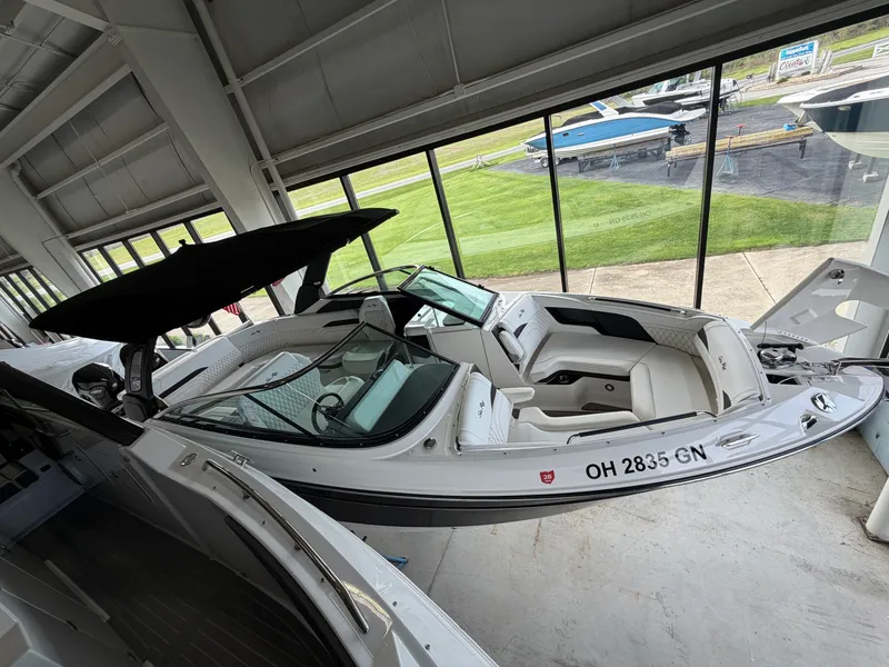 Slide: The Image of Sea Ray 280 SLX OB 2024 - 36
