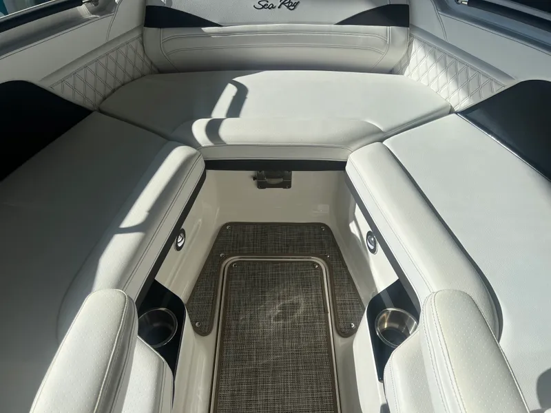 Slide: The Image of Sea Ray 280 SLX OB 2024 - 9