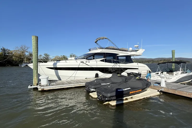 Slide: The Image of Galeon 500 FLY 2018 - 1