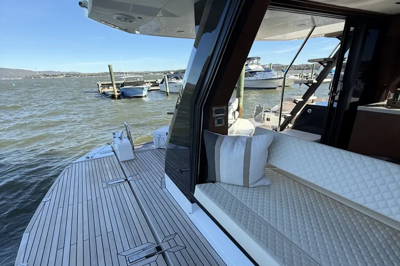 Slide: The Image of Galeon 500 FLY 2018 - 11