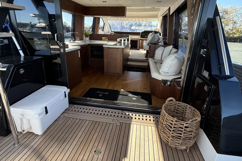 Slide: The Image of Galeon 500 FLY 2018 - 22
