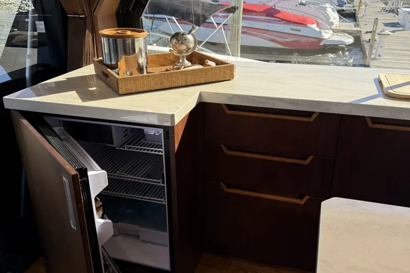 Slide: The Image of Galeon 500 FLY 2018 - 29