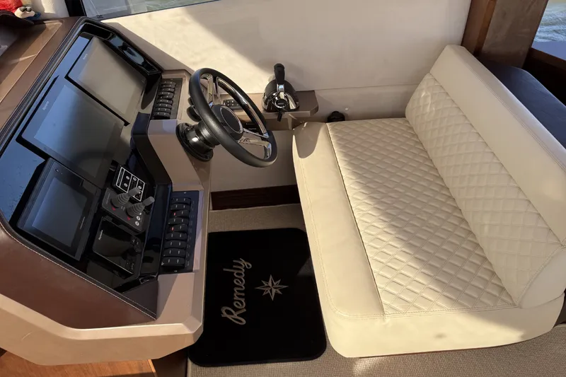 Slide: The Image of Galeon 500 FLY 2018 - 33