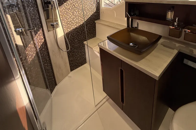 Slide: The Image of Galeon 500 FLY 2018 - 38