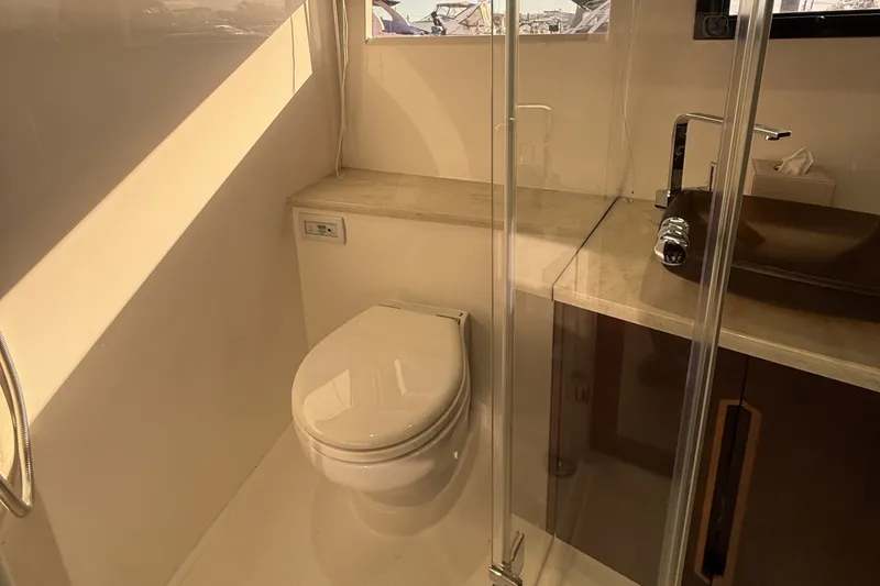 Slide: The Image of Galeon 500 FLY 2018 - 53