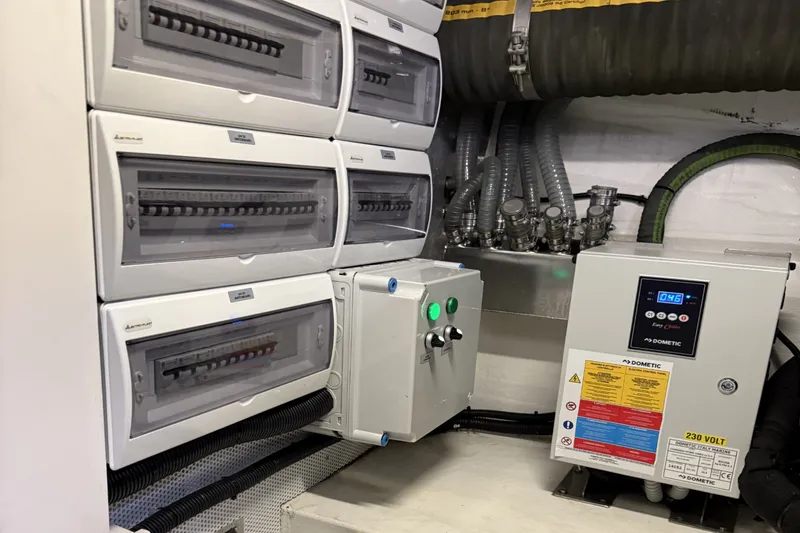 Slide: The Image of Galeon 500 FLY 2018 - 82