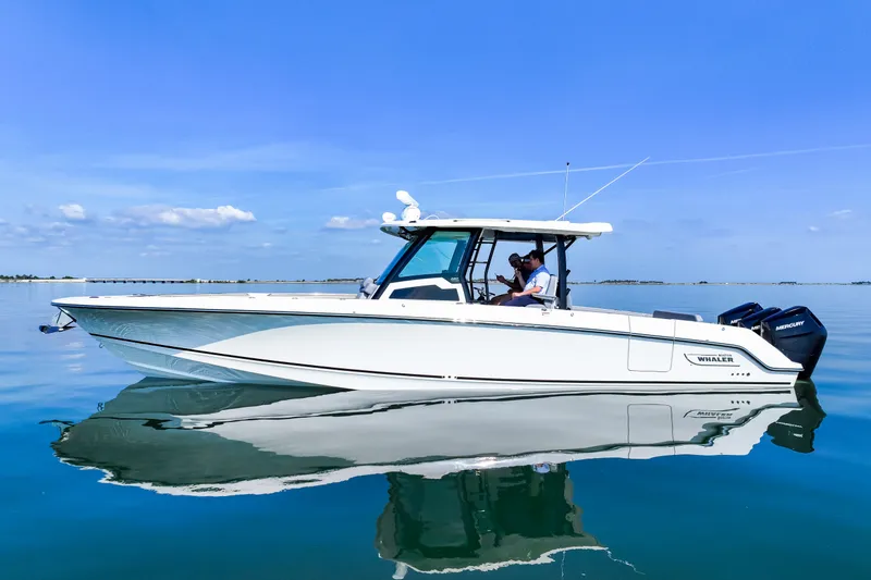 The Image of Boston Whaler 380 Outrage 2026 - 0