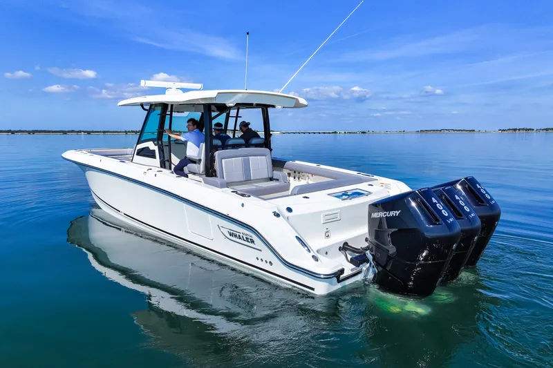 Slide: The Image of Boston Whaler 380 Outrage 2026 - 12