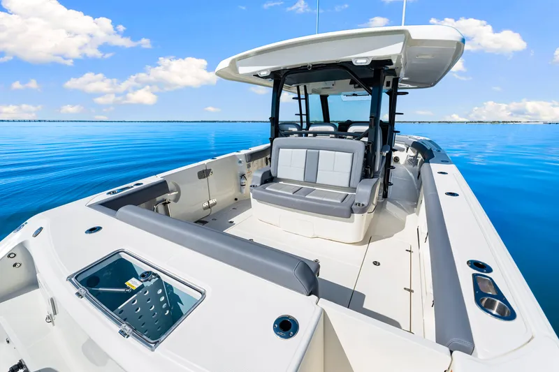 Slide: The Image of Boston Whaler 380 Outrage 2026 - 16
