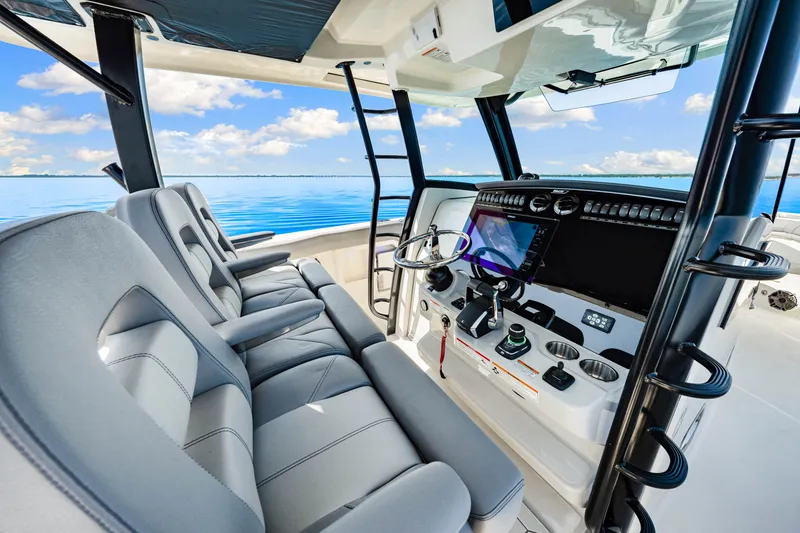 Slide: The Image of Boston Whaler 380 Outrage 2026 - 28