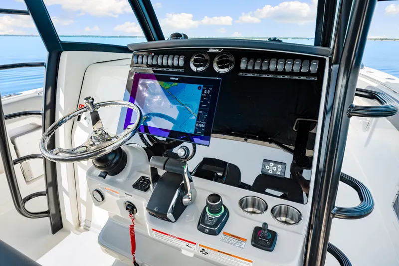 Slide: The Image of Boston Whaler 380 Outrage 2026 - 29