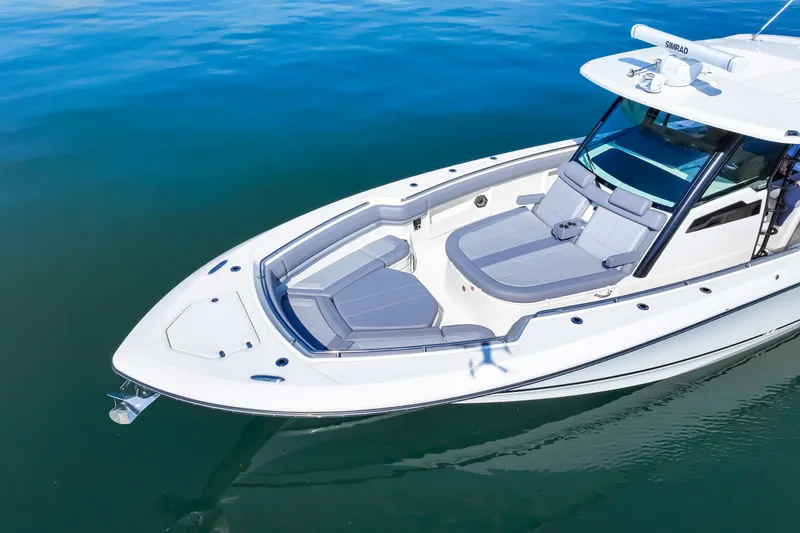 Slide: The Image of Boston Whaler 380 Outrage 2026 - 3