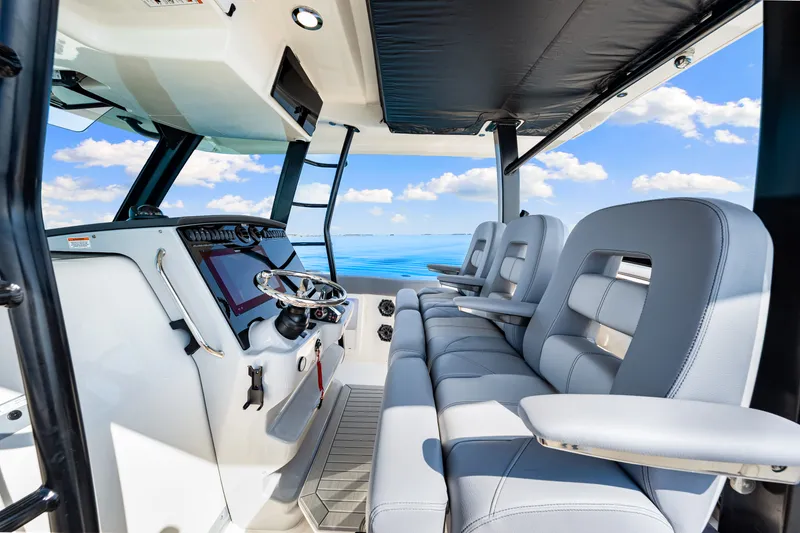 Slide: The Image of Boston Whaler 380 Outrage 2026 - 31