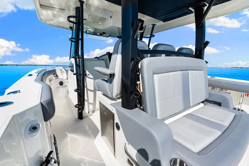 Slide: The Image of Boston Whaler 380 Outrage 2026 - 32