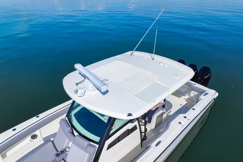 Slide: The Image of Boston Whaler 380 Outrage 2026 - 4