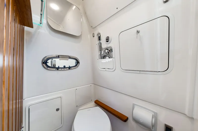 Slide: The Image of Boston Whaler 380 Outrage 2026 - 51