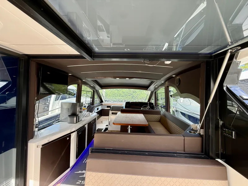 Slide: The Image of Galeon 425 HTS 2024 - 17