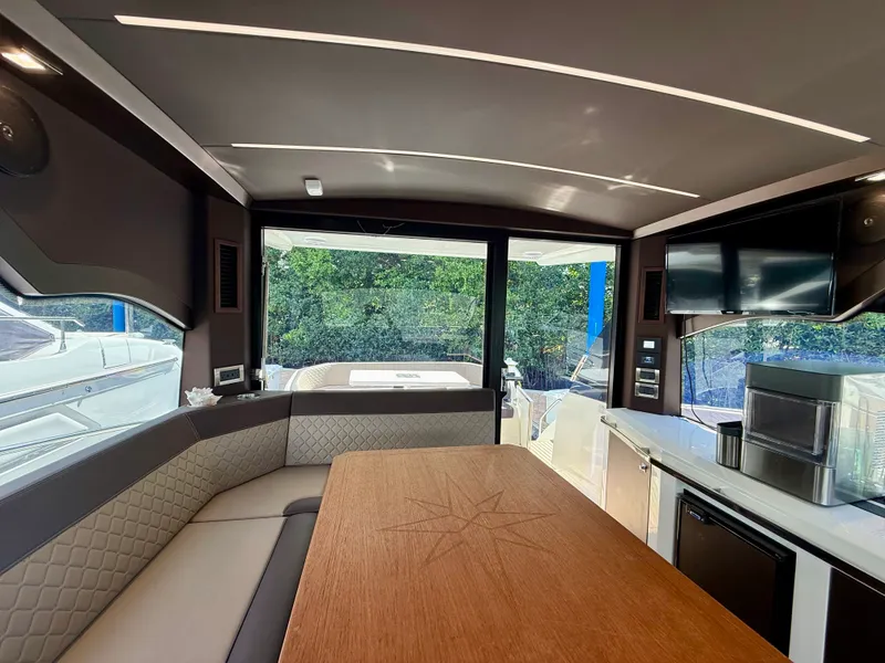 Slide: The Image of Galeon 425 HTS 2024 - 31