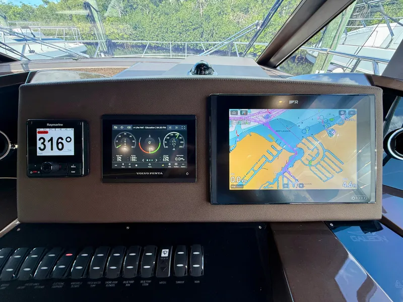 Slide: The Image of Galeon 425 HTS 2024 - 35