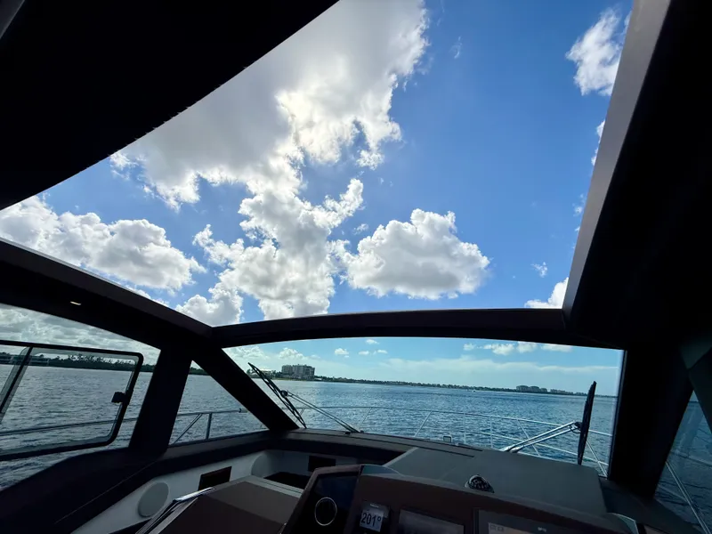 Slide: The Image of Galeon 425 HTS 2024 - 38