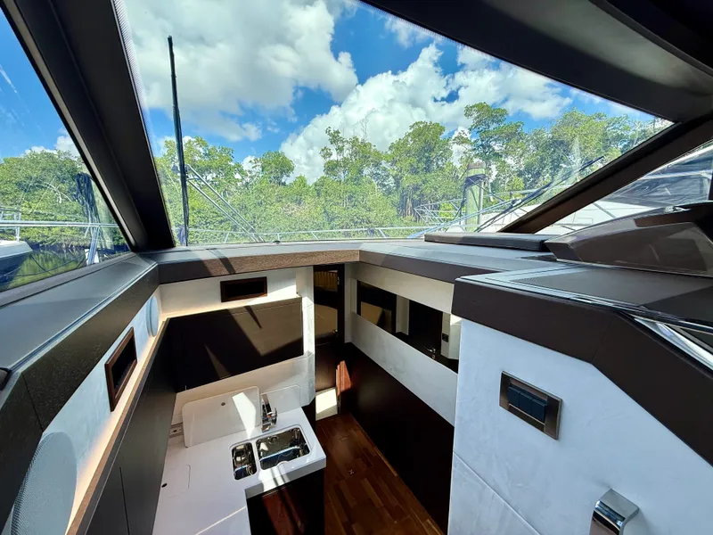 Slide: The Image of Galeon 425 HTS 2024 - 39