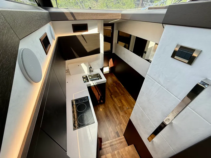 Slide: The Image of Galeon 425 HTS 2024 - 40