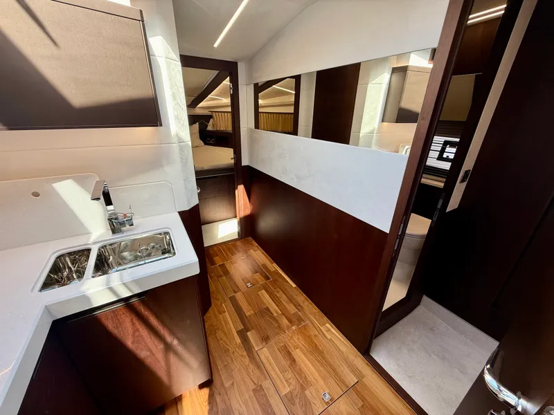 Slide: The Image of Galeon 425 HTS 2024 - 41