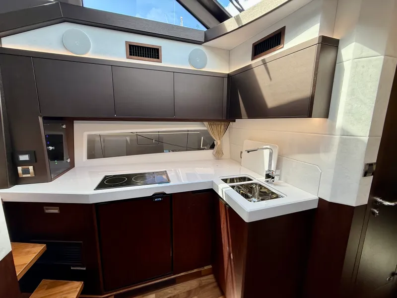 Slide: The Image of Galeon 425 HTS 2024 - 42