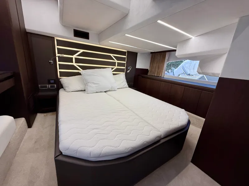 Slide: The Image of Galeon 425 HTS 2024 - 43