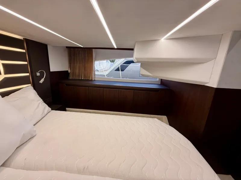 Slide: The Image of Galeon 425 HTS 2024 - 44