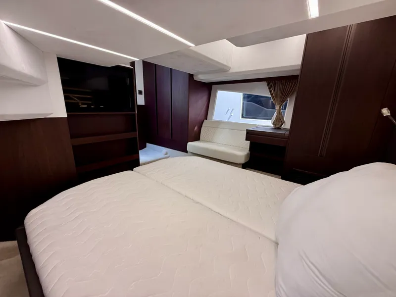 Slide: The Image of Galeon 425 HTS 2024 - 46