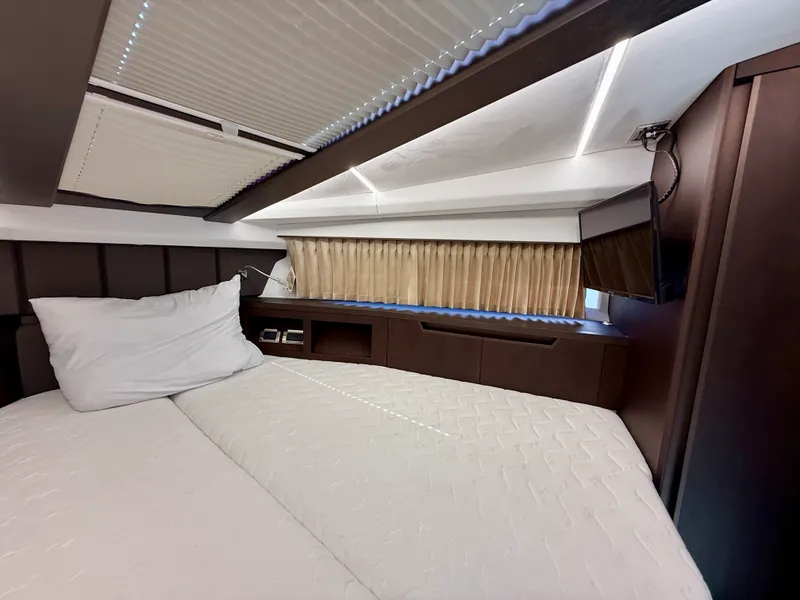 Slide: The Image of Galeon 425 HTS 2024 - 51