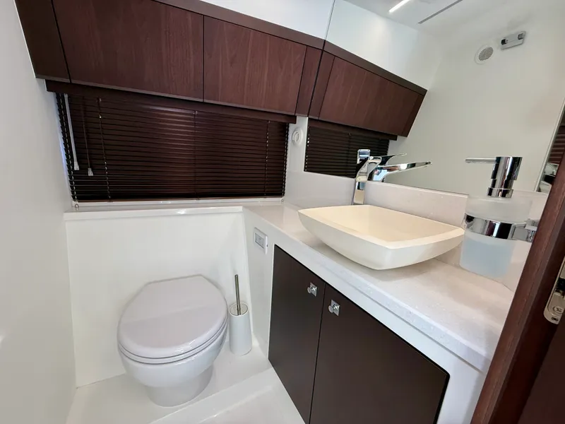 Slide: The Image of Galeon 425 HTS 2024 - 53