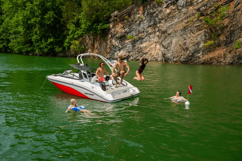 Slide: The Image of Yamaha AR195 2026 - 2