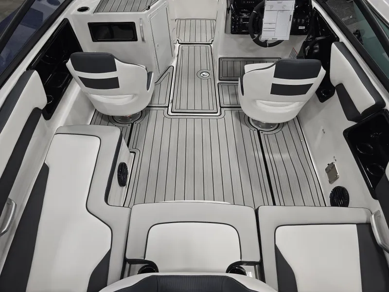 Slide: The Image of Yamaha 195S 2026 - 10