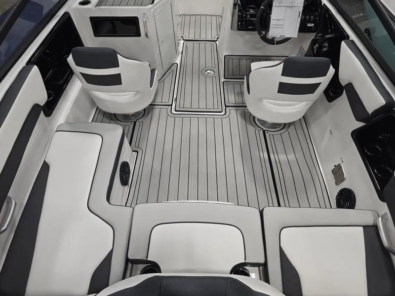 Slide: The Image of Yamaha 195S 2026 - 12